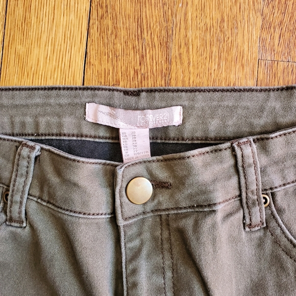 🌻 Forever21 | Olive Green Pants - Picture 2 of 5